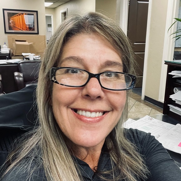 Meet your Posher, Sara - Picture 1 of 1